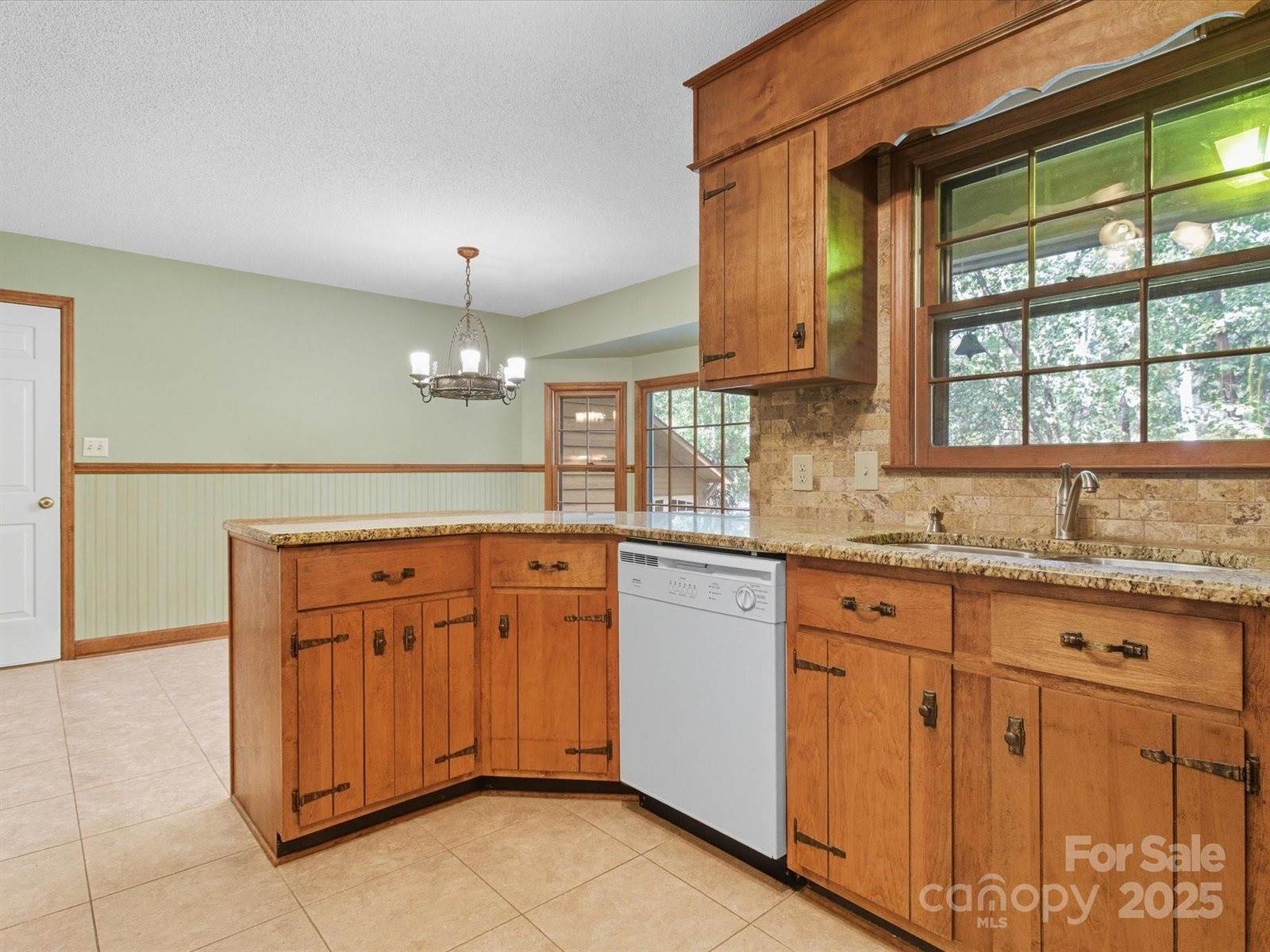 100 Canterbury Lane, Matthews, NC 28104