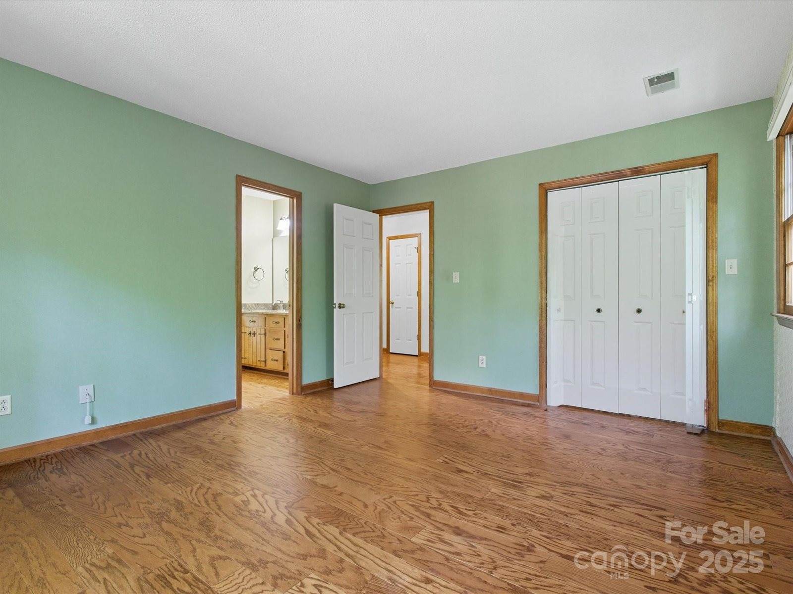 100 Canterbury Lane, Matthews, NC 28104