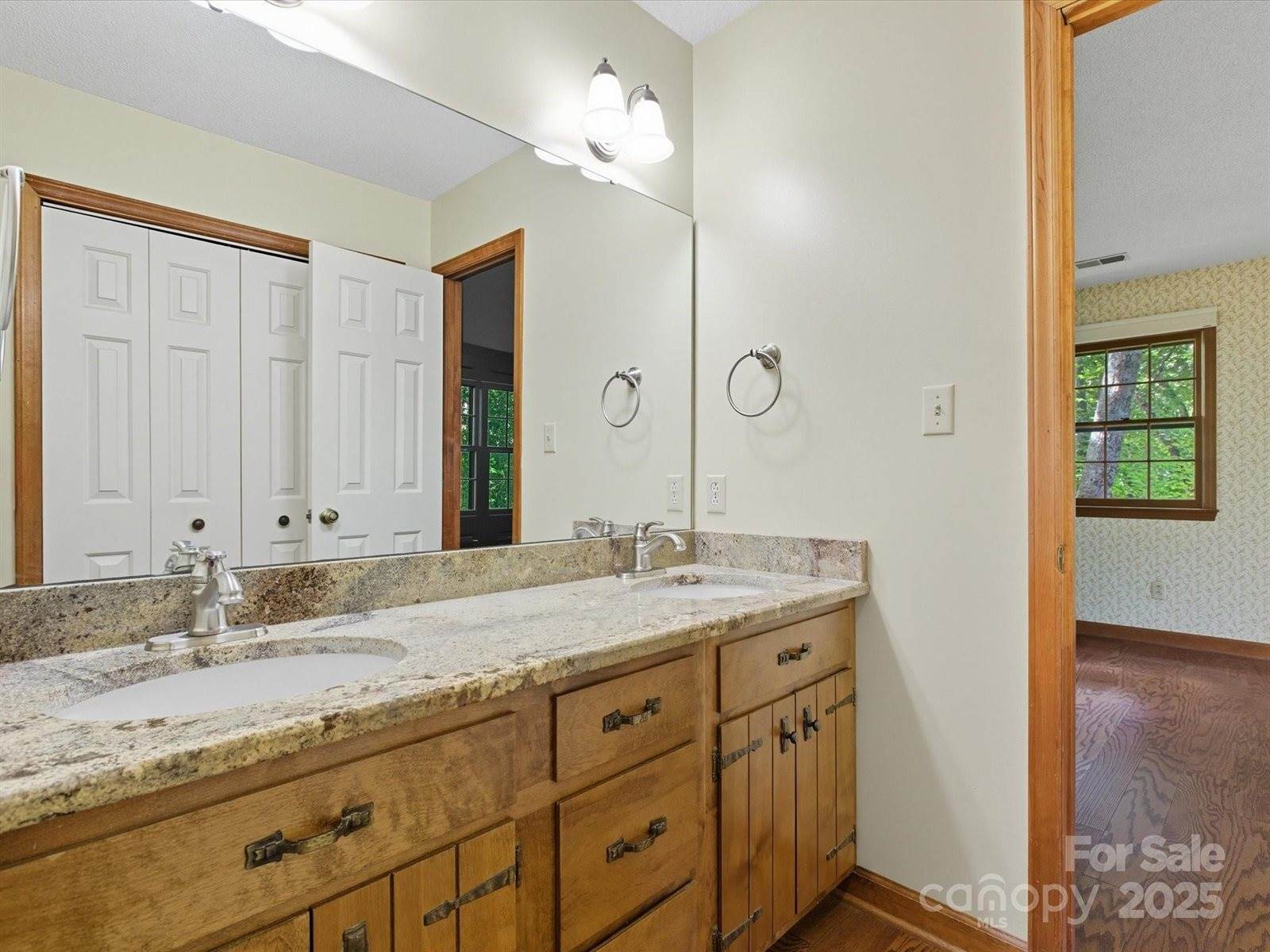 100 Canterbury Lane, Matthews, NC 28104