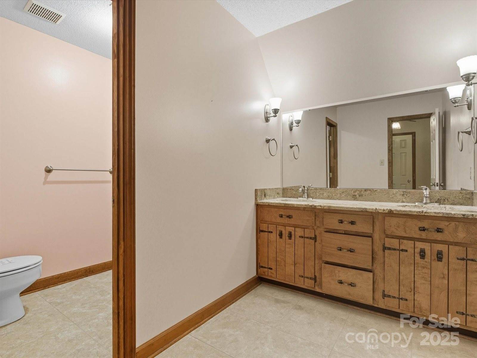 100 Canterbury Lane, Matthews, NC 28104