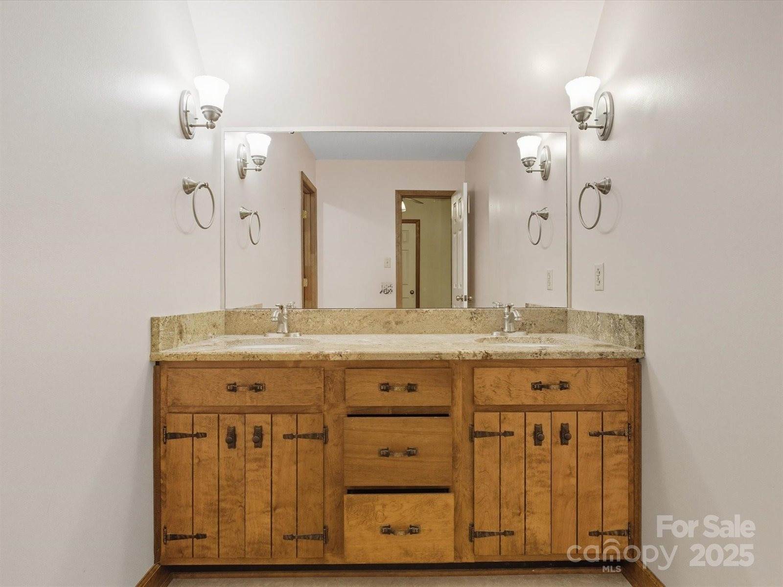 100 Canterbury Lane, Matthews, NC 28104