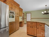 100 Canterbury Lane, Matthews, NC 28104