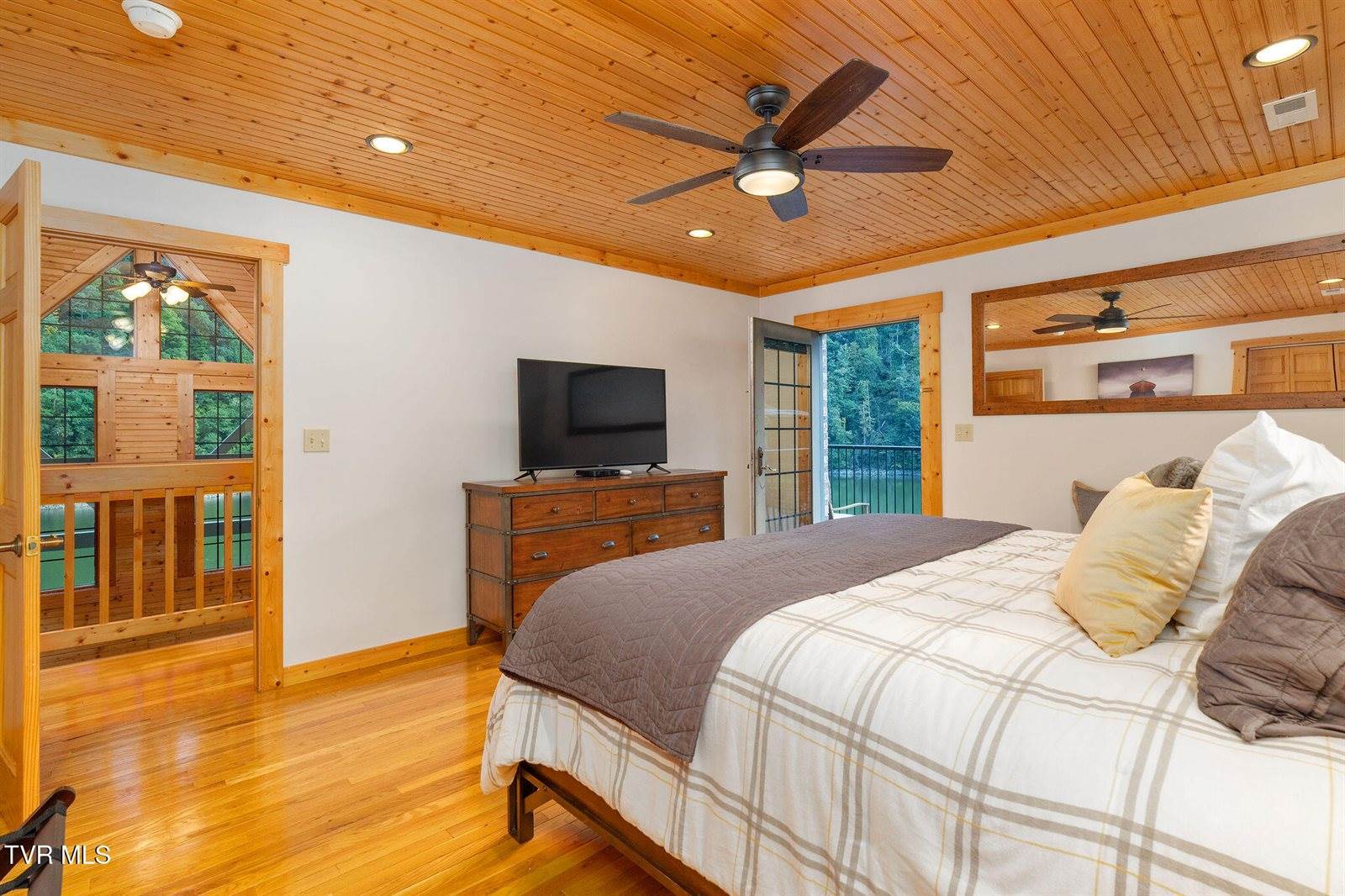 285 Cable Hollow Road, Butler, TN 37640