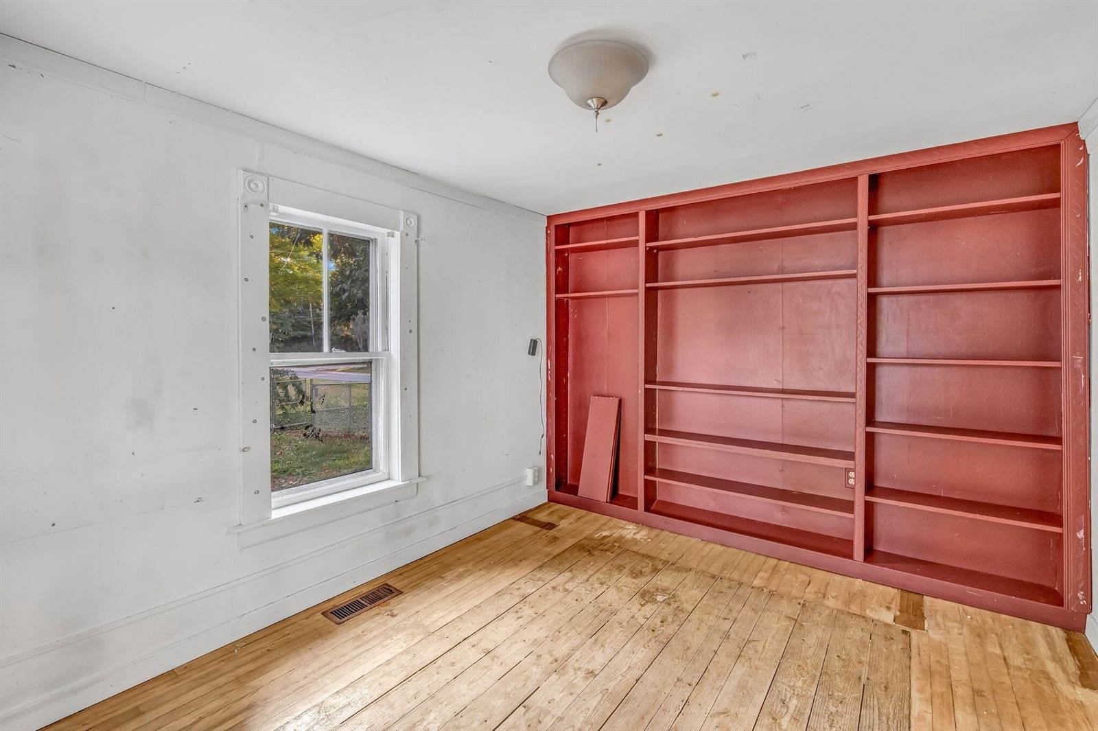 8 Carter Avenue, Newport, ME 04953