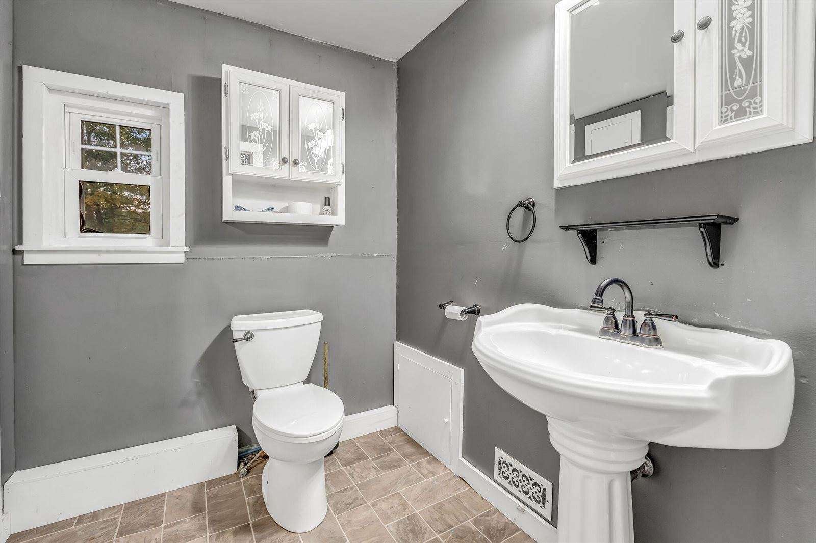 8 Carter Avenue, Newport, ME 04953