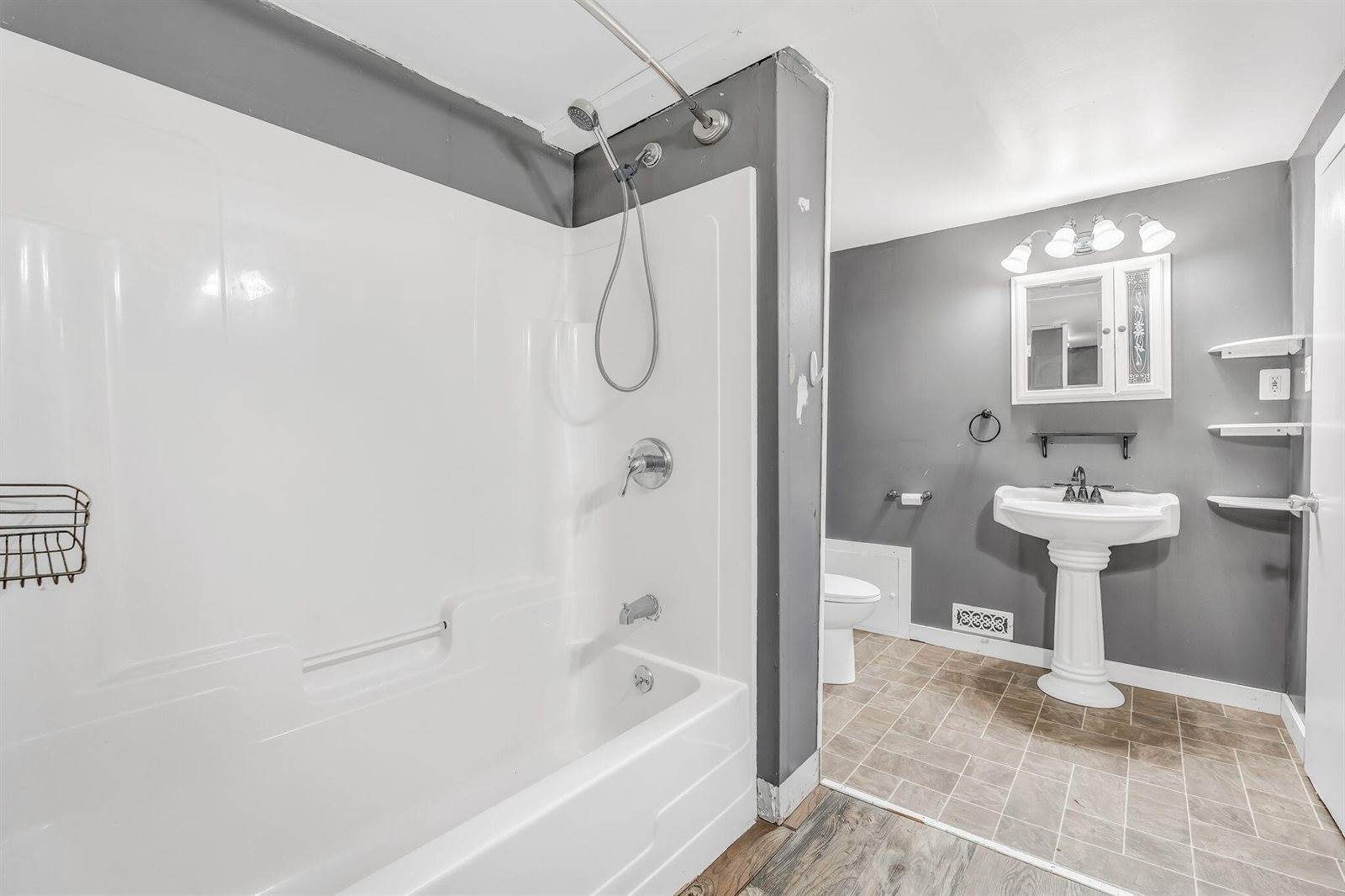 8 Carter Avenue, Newport, ME 04953