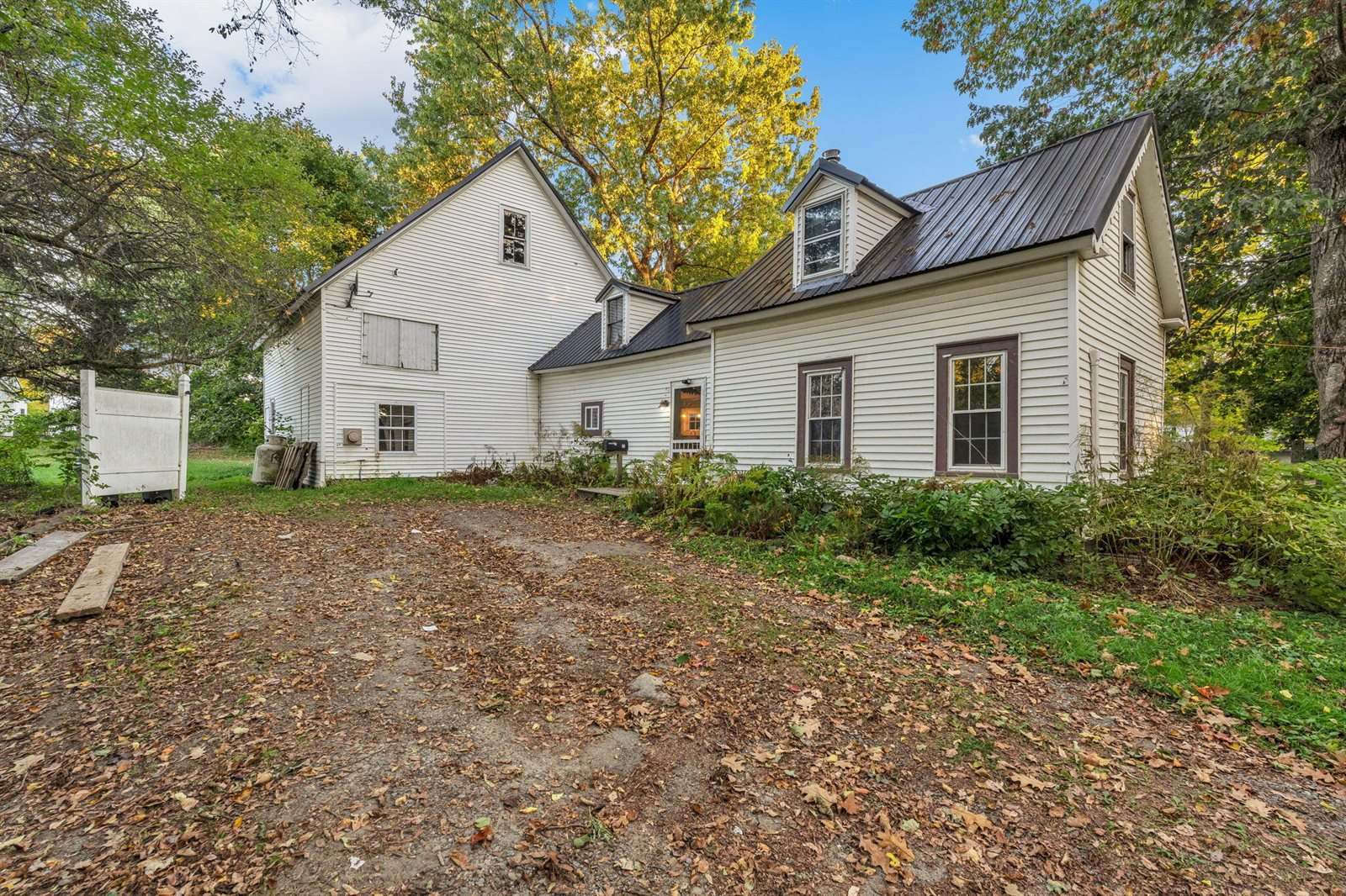 8 Carter Avenue, Newport, ME 04953