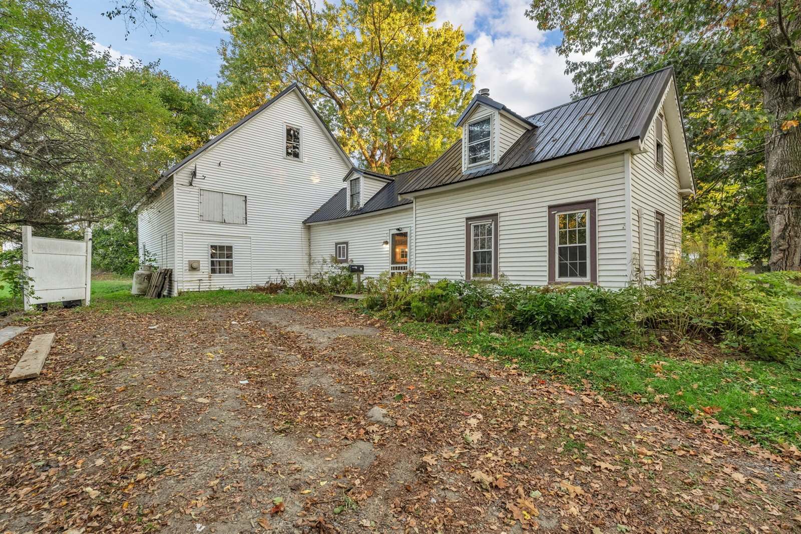 8 Carter Avenue, Newport, ME 04953