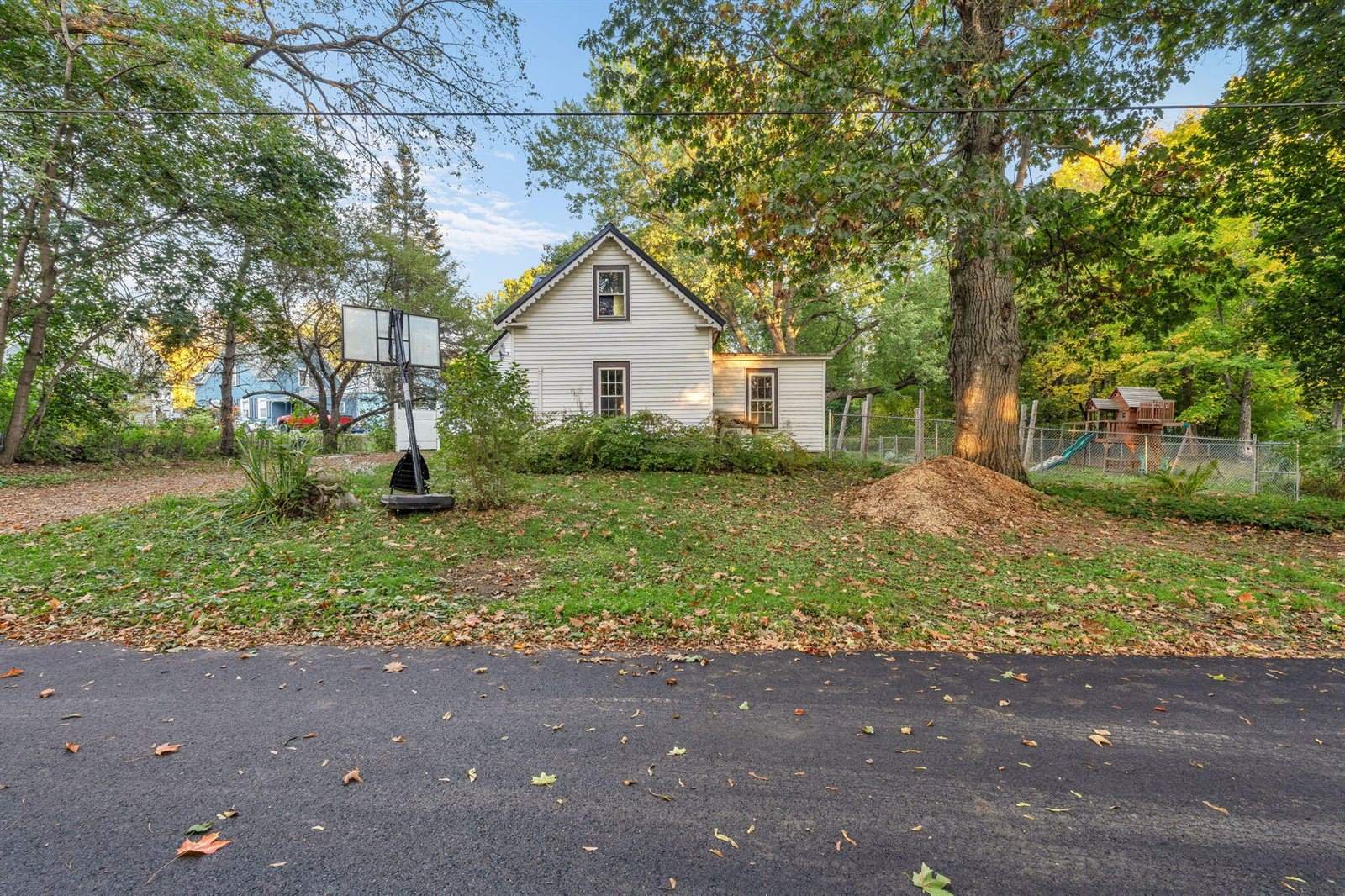 8 Carter Avenue, Newport, ME 04953