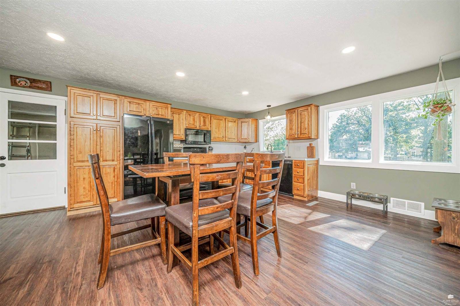 111 Moyne Drive, Abilene, KS 67410