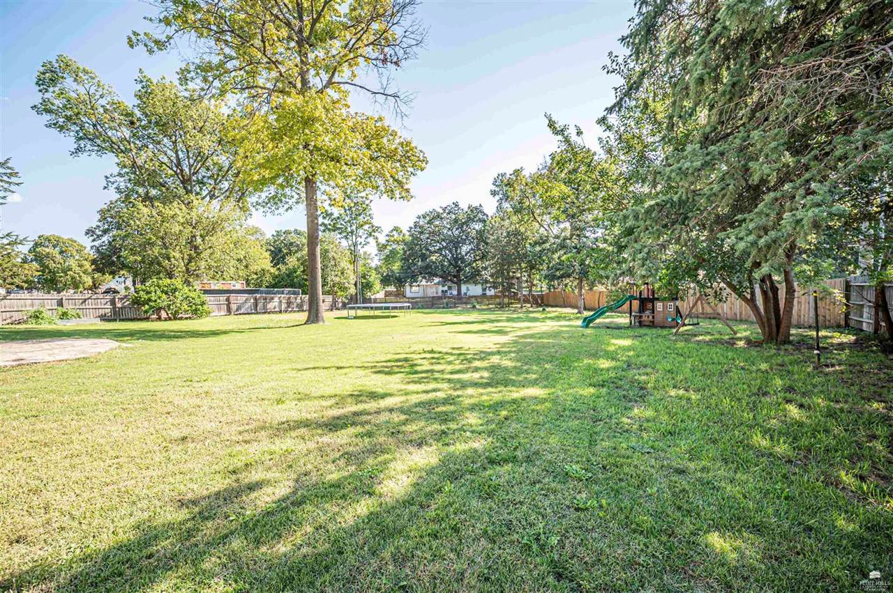 111 Moyne Drive, Abilene, KS 67410