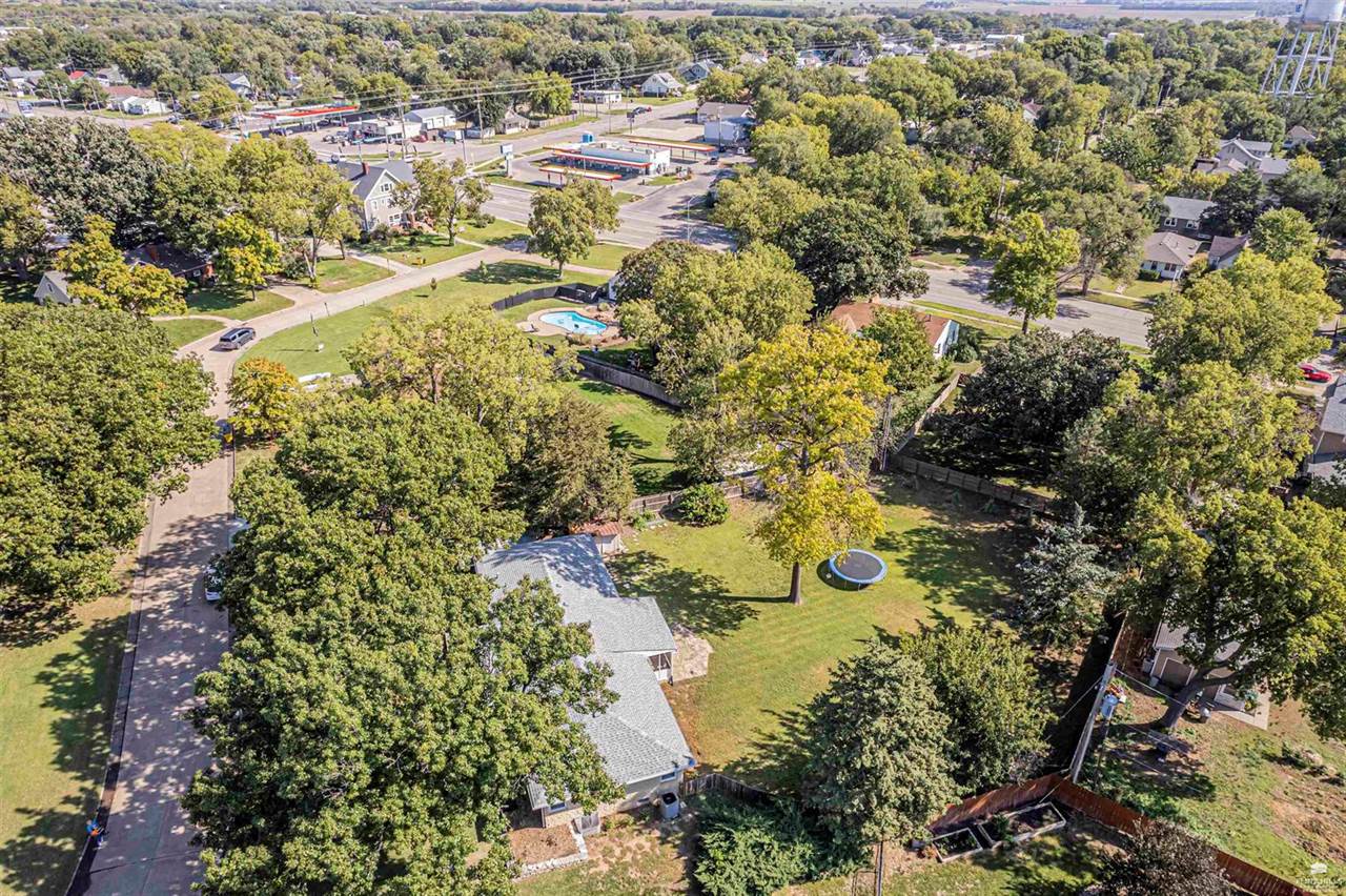 111 Moyne Drive, Abilene, KS 67410