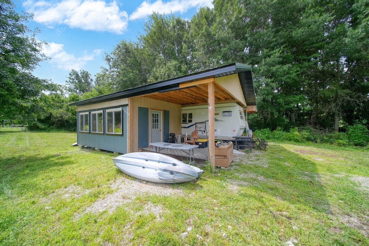 7433 Milan Oakville Road, Milan, MI 48160