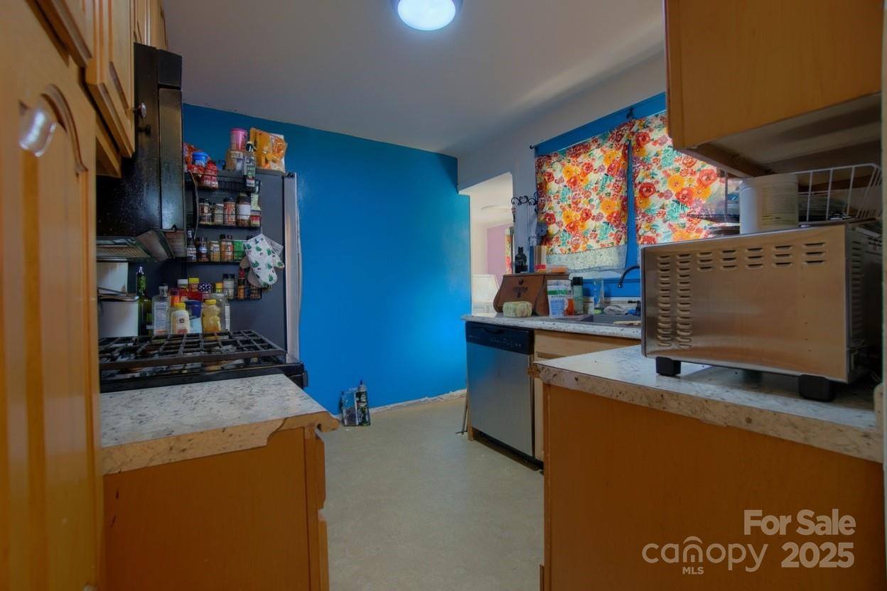 365 Old Haw Creek Road, Asheville, NC 28805