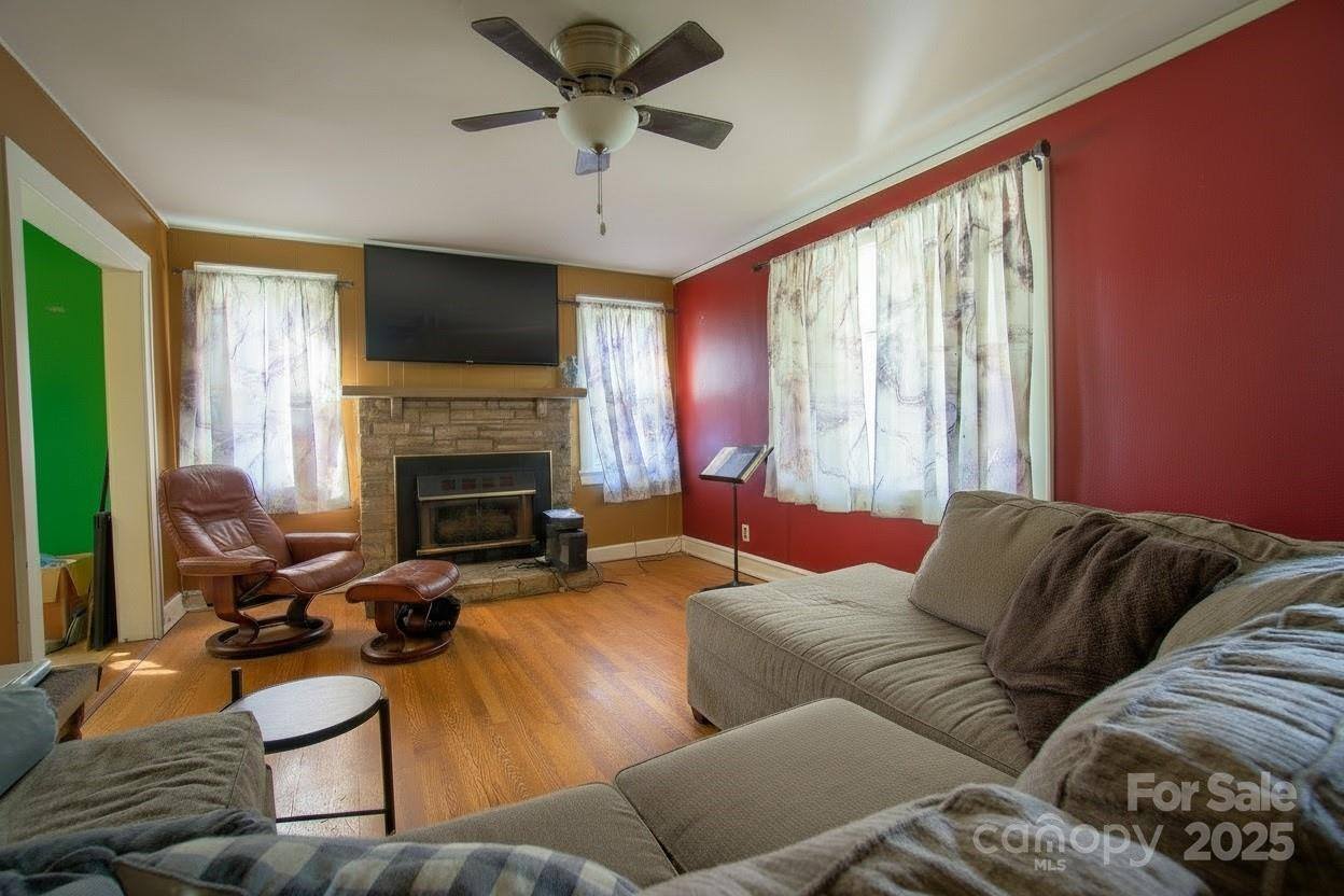 365 Old Haw Creek Road, Asheville, NC 28805