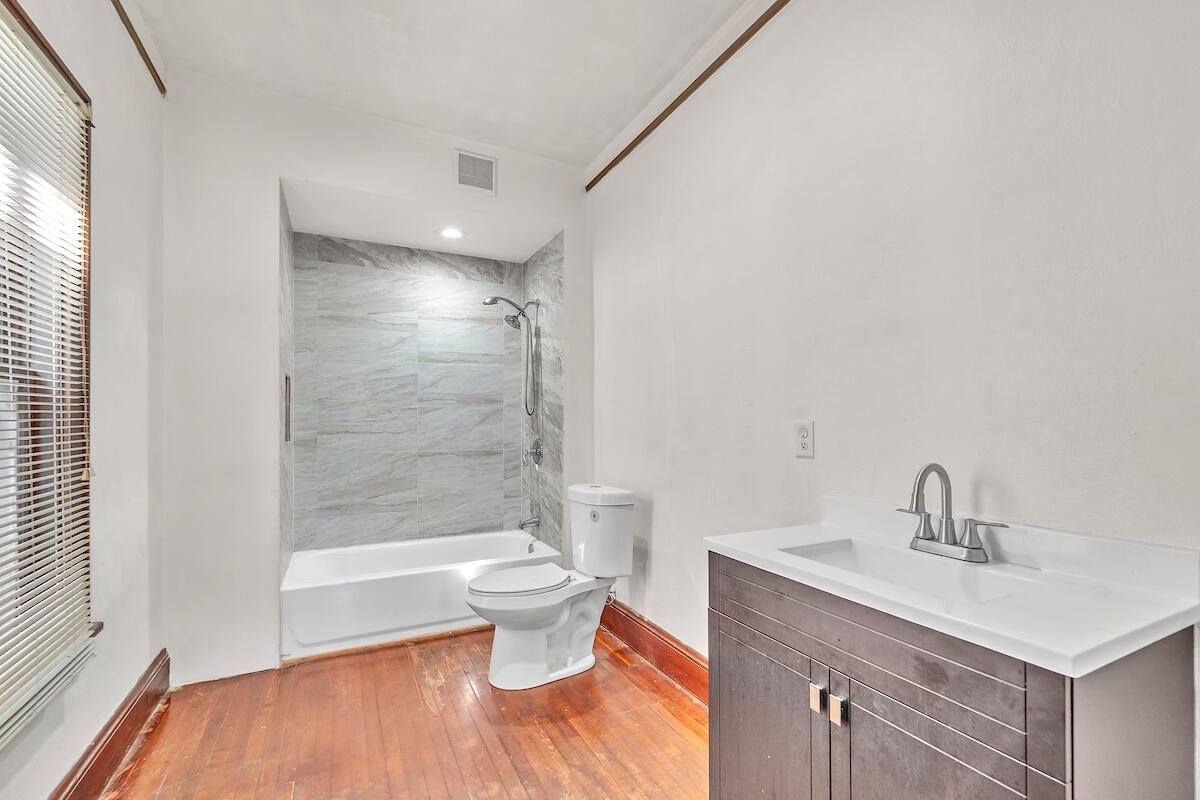 2450 South 7th St, Milwaukee, WI 53215