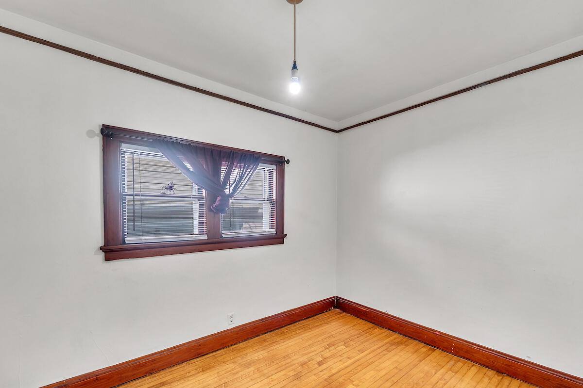 2450 South 7th St, Milwaukee, WI 53215