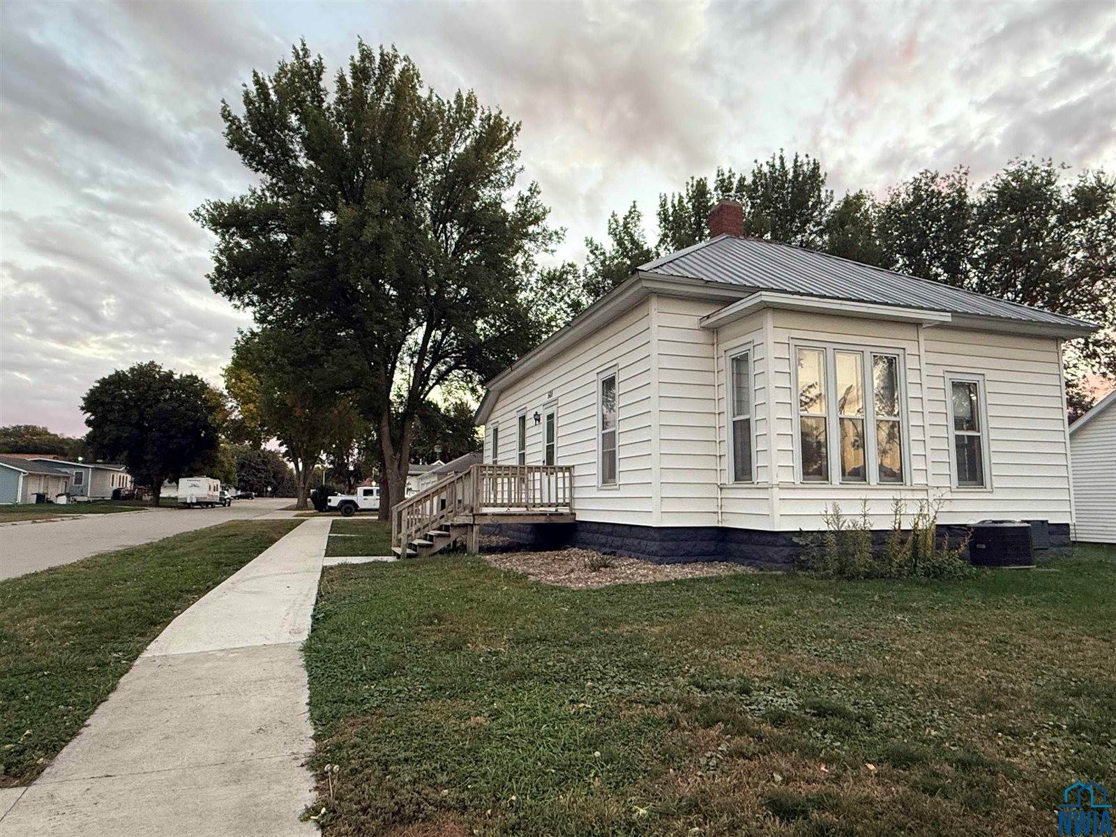 501 S 1st St, Akron, IA 51001