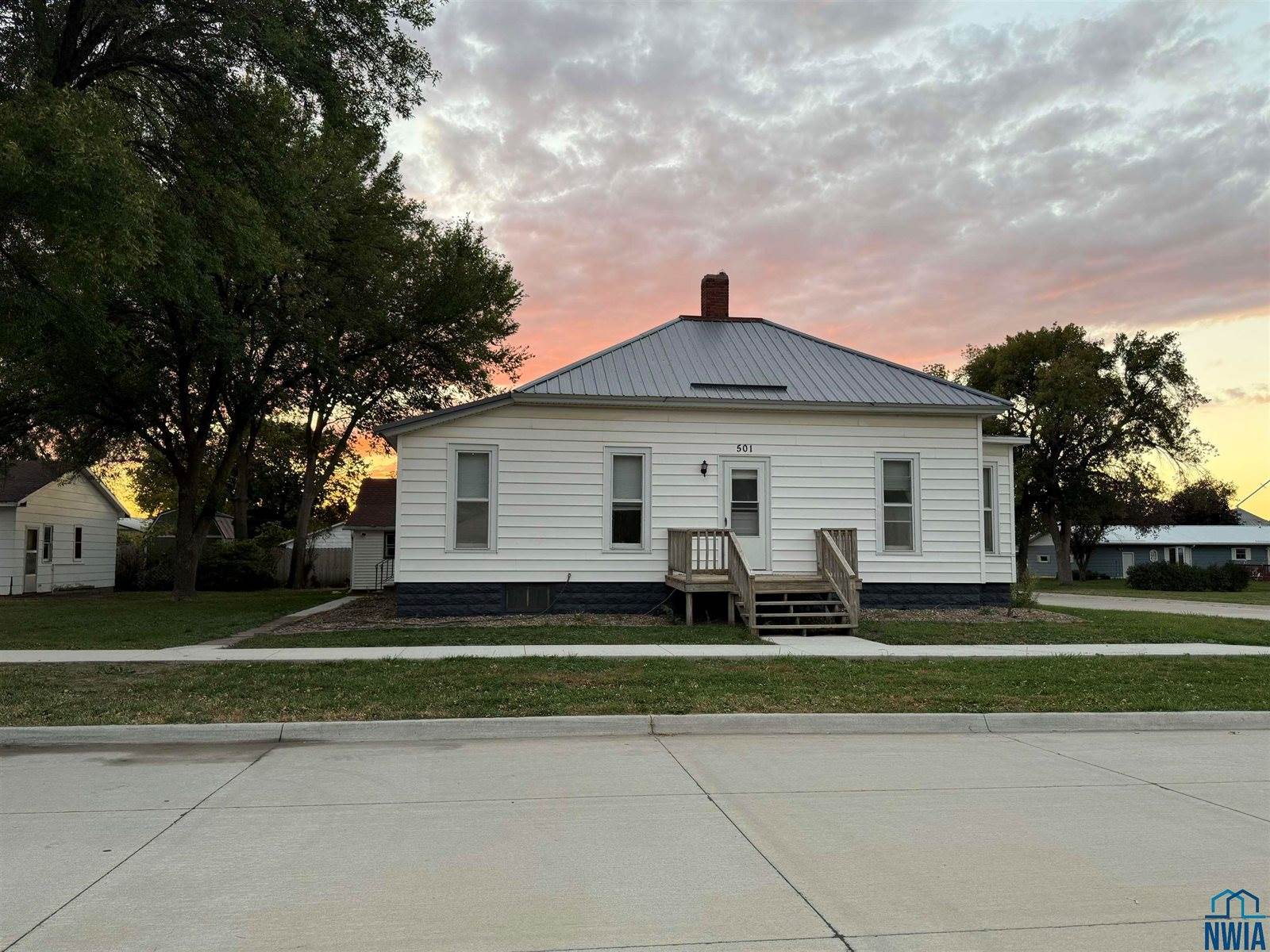 501 S 1st St, Akron, IA 51001