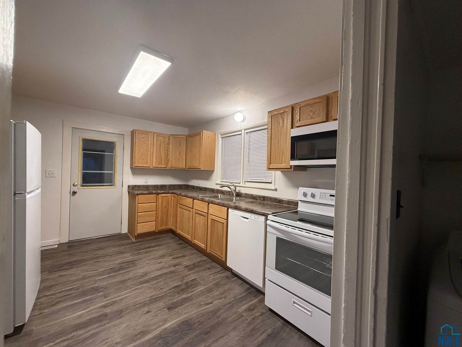 501 S 1st St, Akron, IA 51001