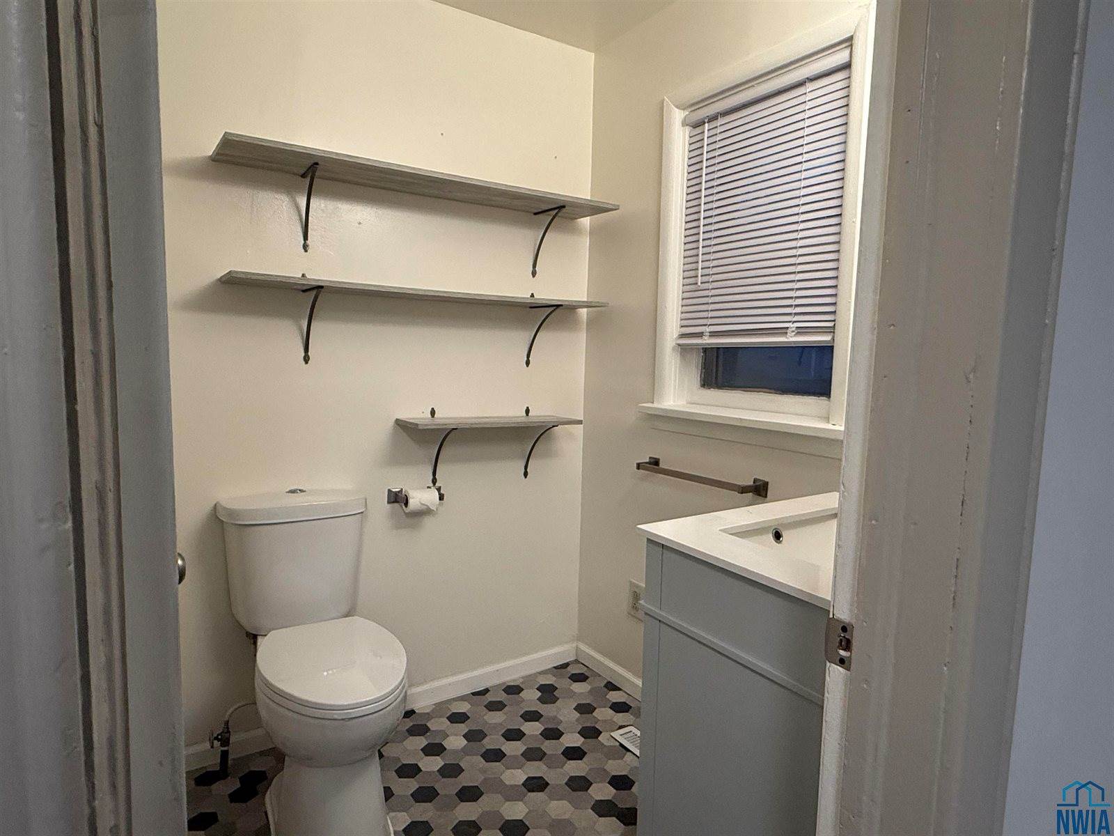 501 S 1st St, Akron, IA 51001