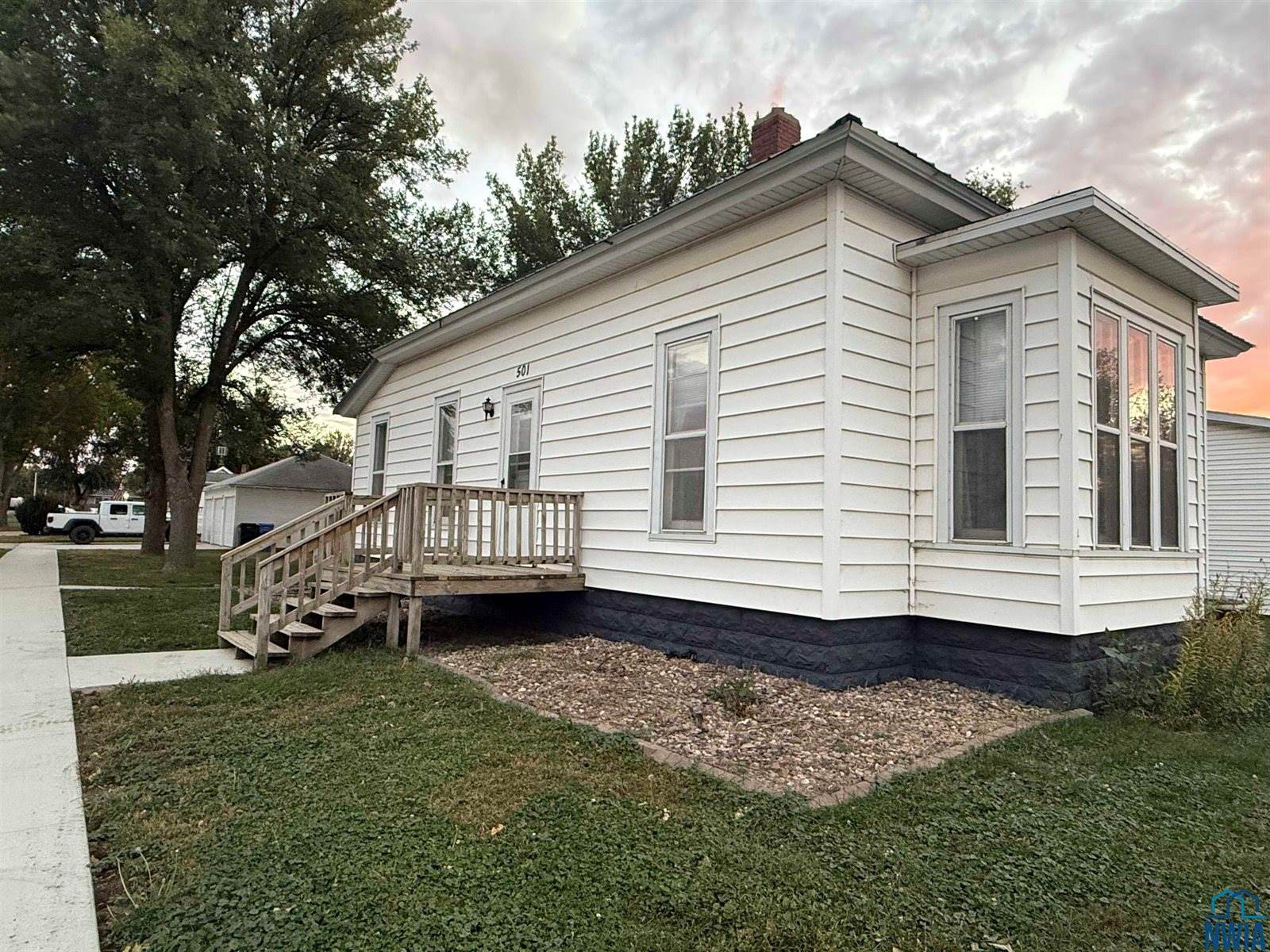 501 S 1st St, Akron, IA 51001