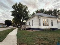 501 S 1st St, Akron, IA 51001