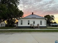 501 S 1st St, Akron, IA 51001