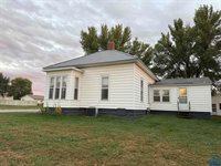 501 S 1st St, Akron, IA 51001