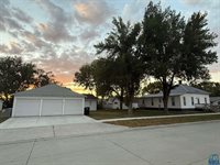 501 S 1st St, Akron, IA 51001