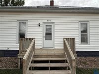 501 S 1st St, Akron, IA 51001