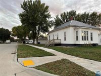 501 S 1st St, Akron, IA 51001