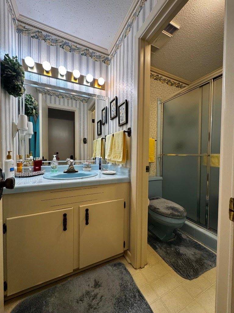 2 South Pineview Dr, Texarkana, TX 75501