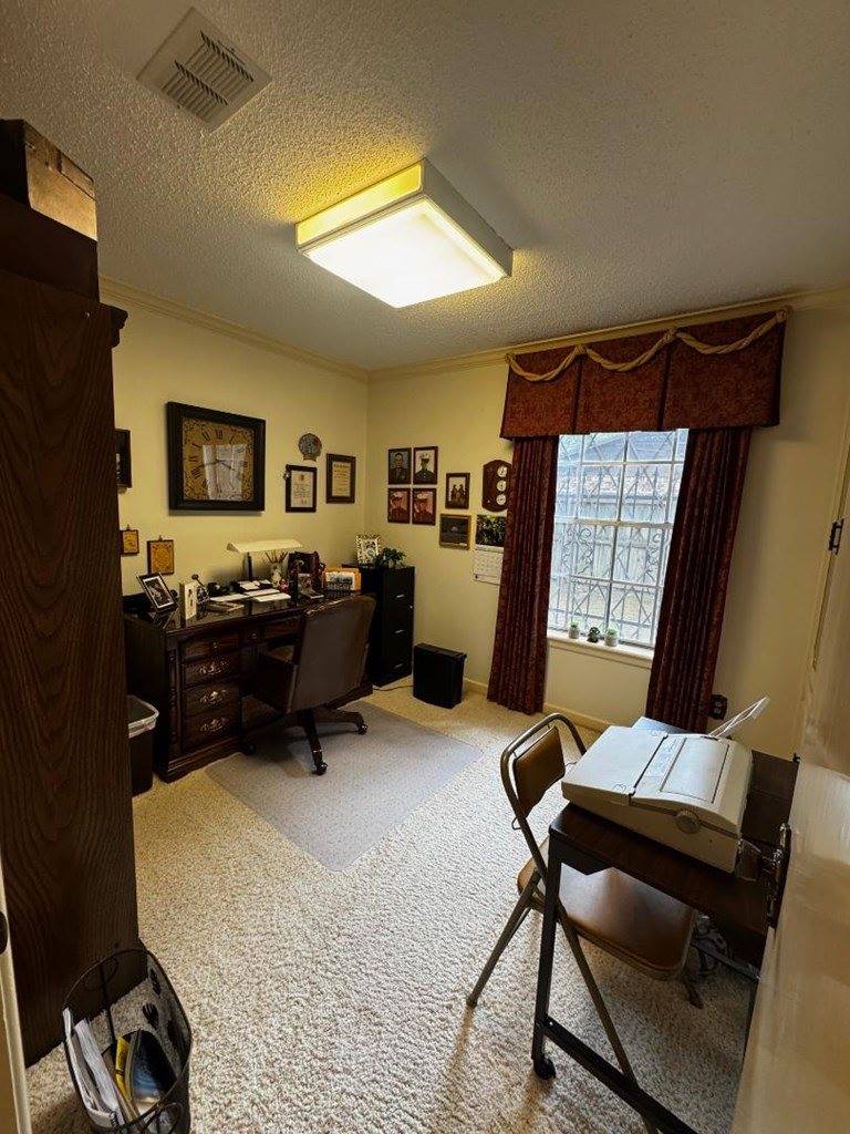 2 South Pineview Dr, Texarkana, TX 75501