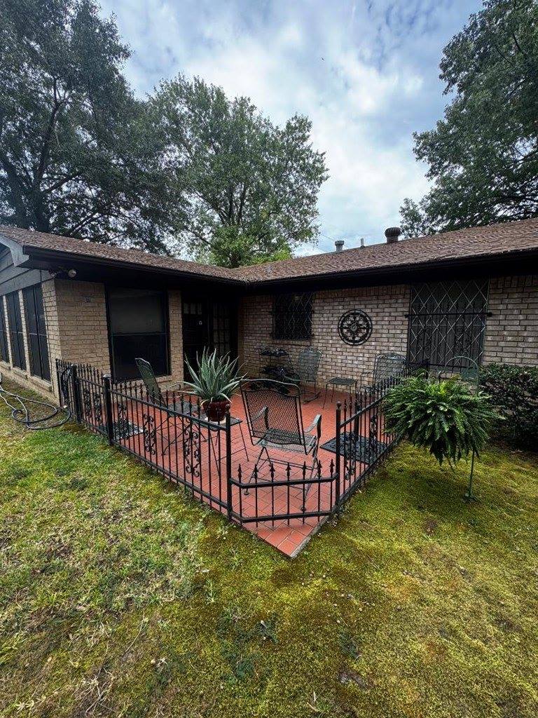 2 South Pineview Dr, Texarkana, TX 75501