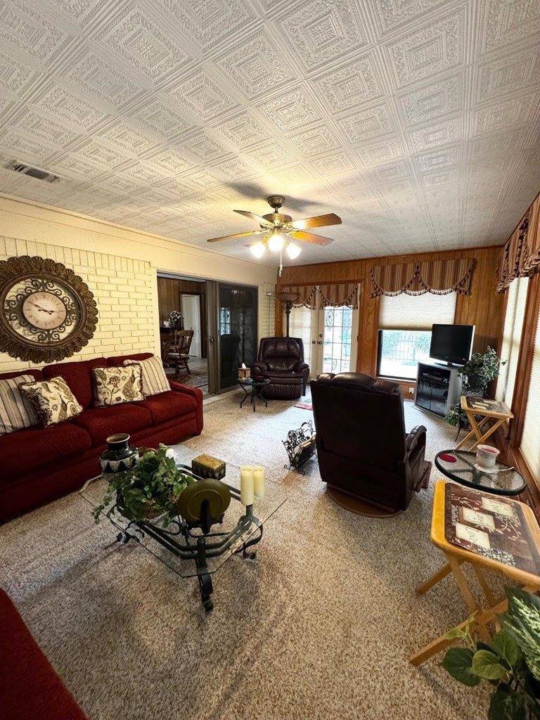 2 South Pineview Dr, Texarkana, TX 75501