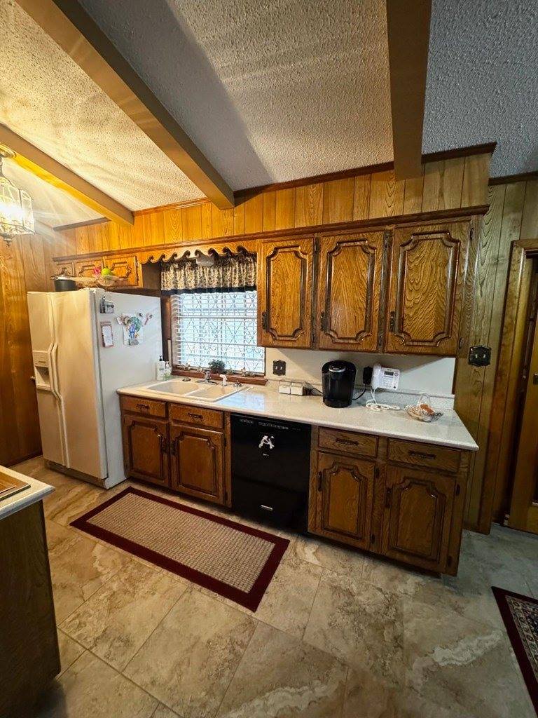 2 South Pineview Dr, Texarkana, TX 75501