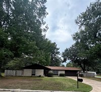 2 South Pineview Dr, Texarkana, TX 75501