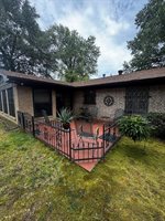 2 South Pineview Dr, Texarkana, TX 75501