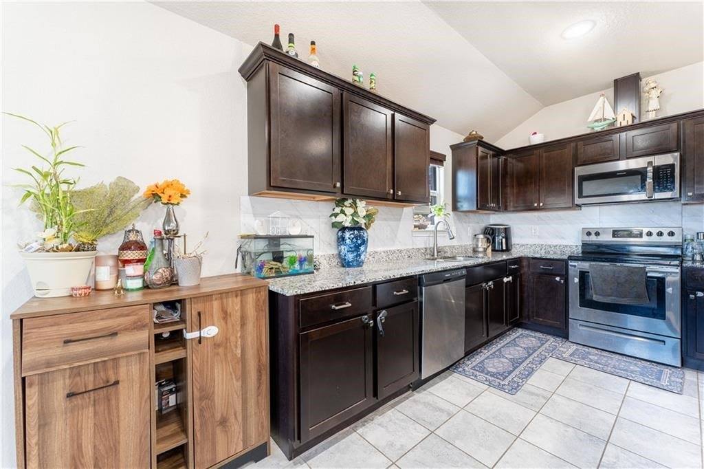 6704 Pilgrim Road, Bentonville, AR 72713