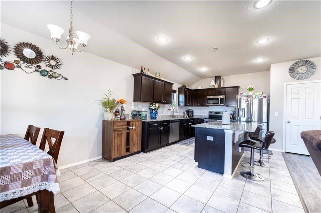 6704 Pilgrim Road, Bentonville, AR 72713