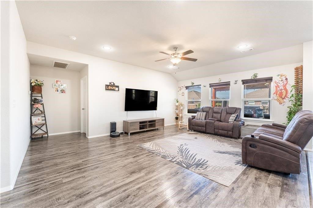 6704 Pilgrim Road, Bentonville, AR 72713