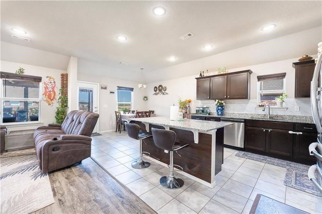 6704 Pilgrim Road, Bentonville, AR 72713