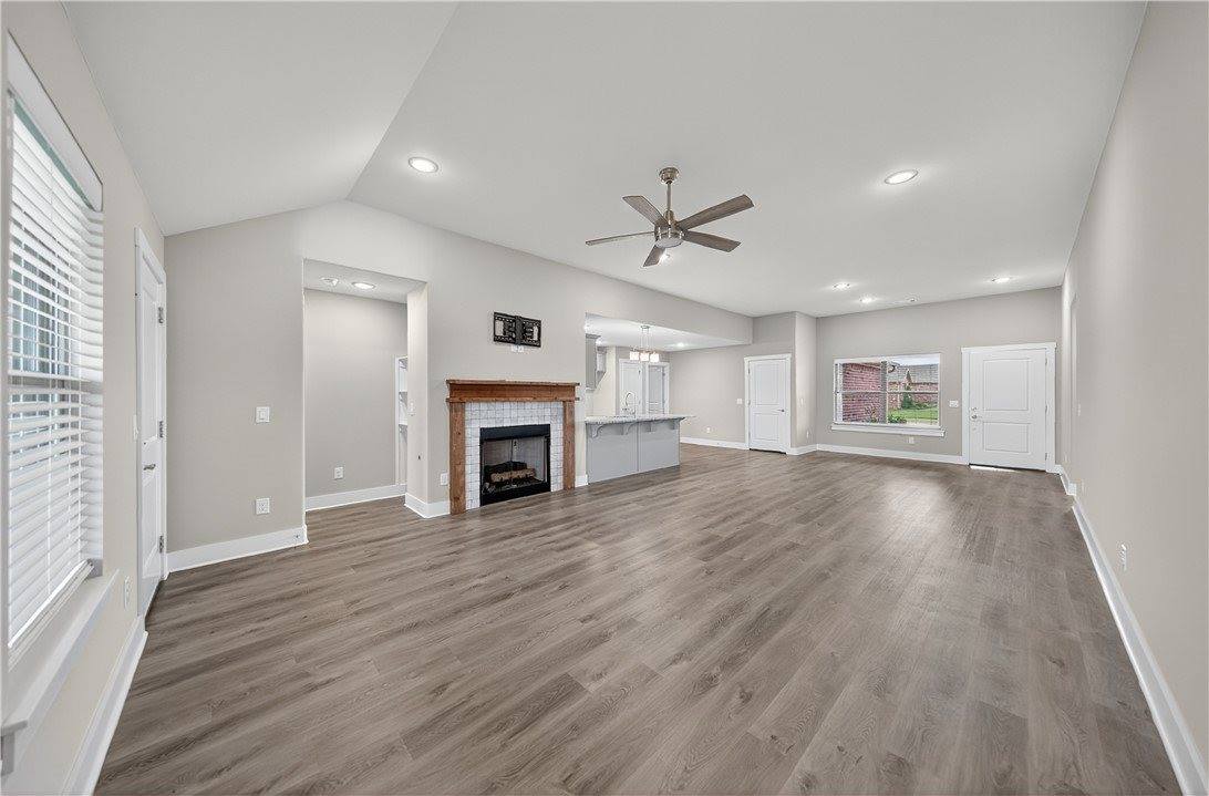 1100 Moonrise Street, Centerton, AR 72713