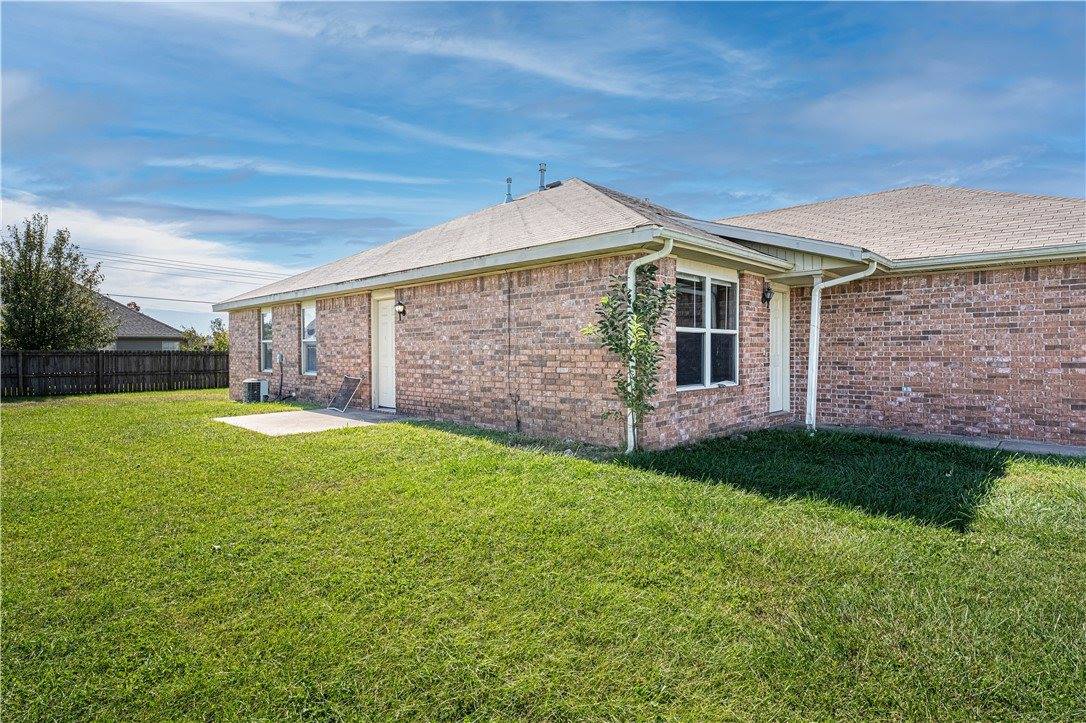 405 East Southern Trace Drive, Rogers, AR 72758