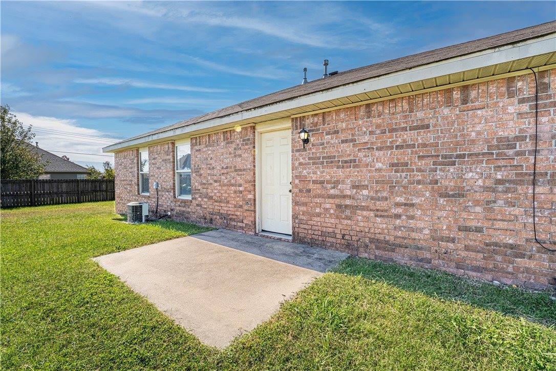 405 East Southern Trace Drive, Rogers, AR 72758