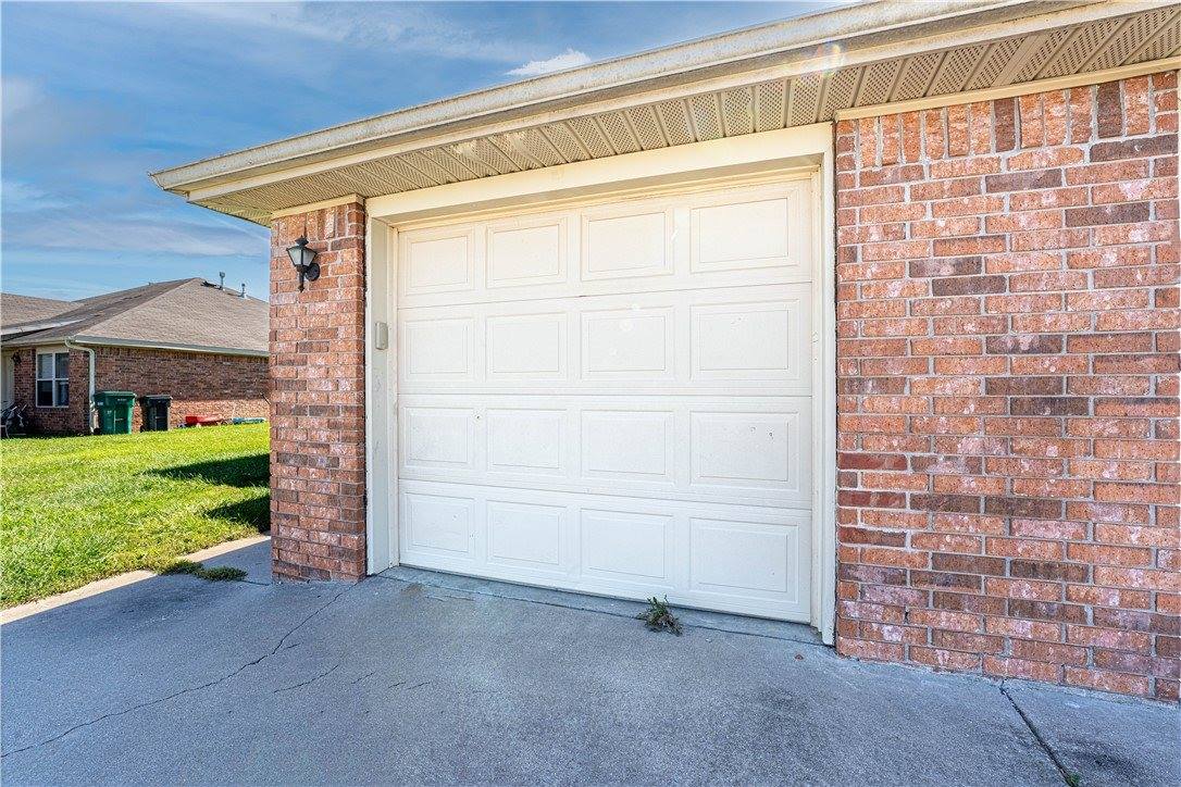 405 East Southern Trace Drive, Rogers, AR 72758