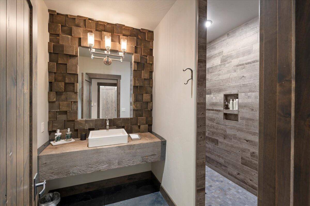 600 Whitefish Hills Drive, Whitefish, MT 59937