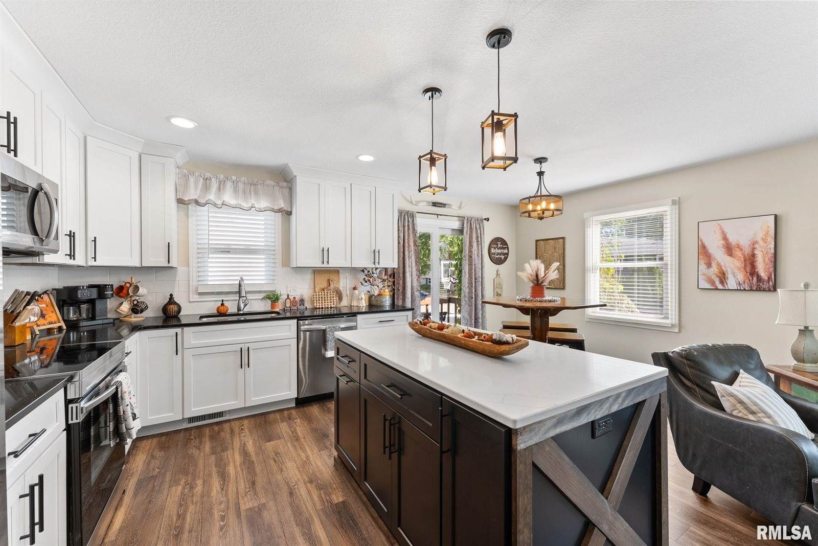 5406 Hillandale Road, Davenport, IA 52806