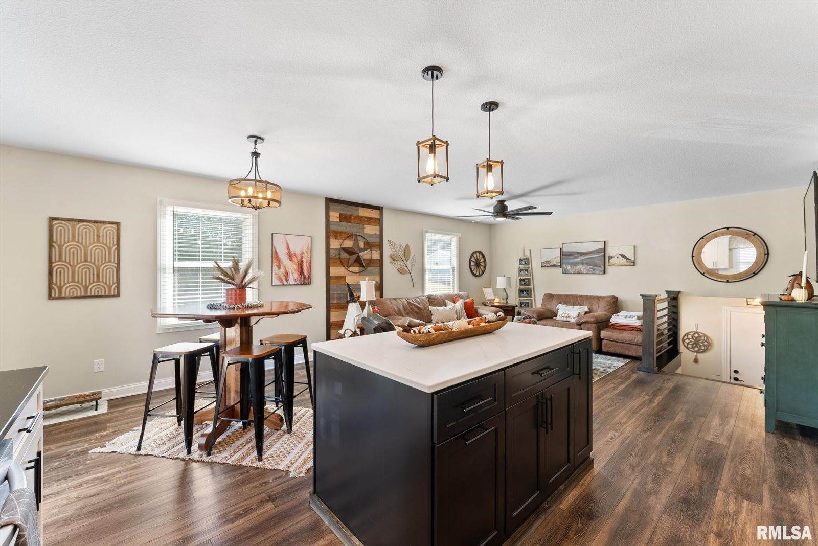 5406 Hillandale Road, Davenport, IA 52806